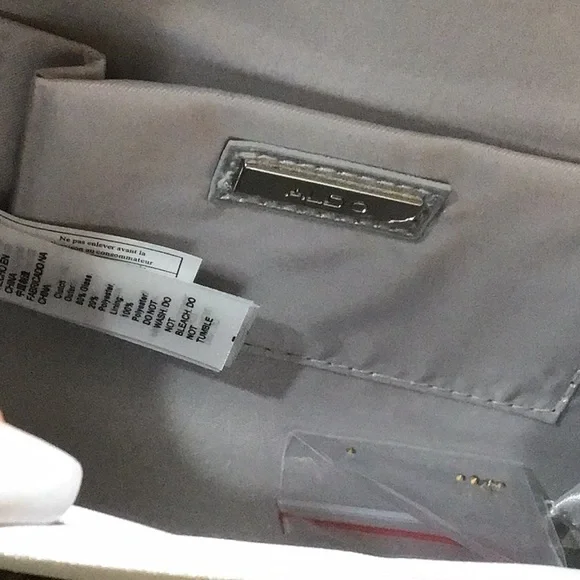 NWOT Elegant Silver Clutch Bag - Picture 3 of 4